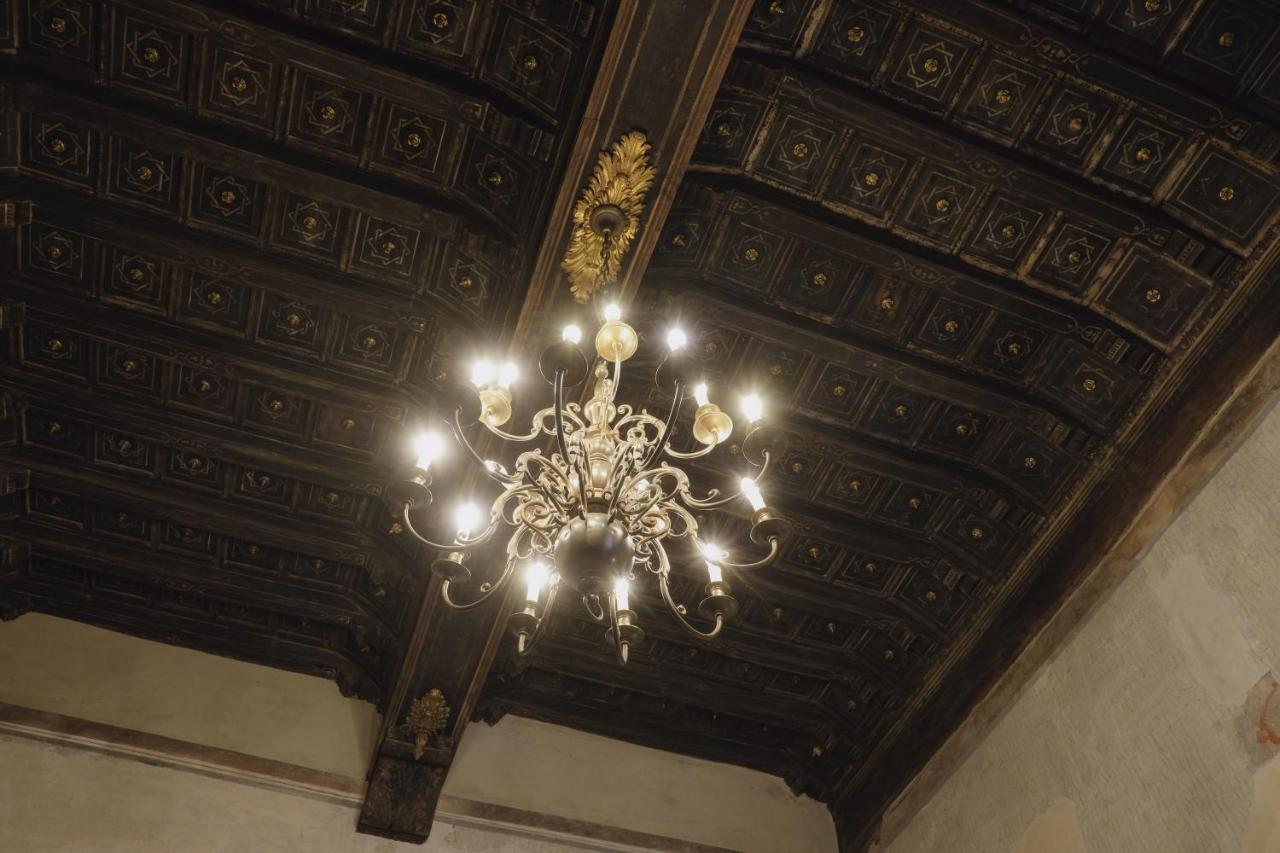 Foresteria Palazzo Guazzoni Zaccaria *